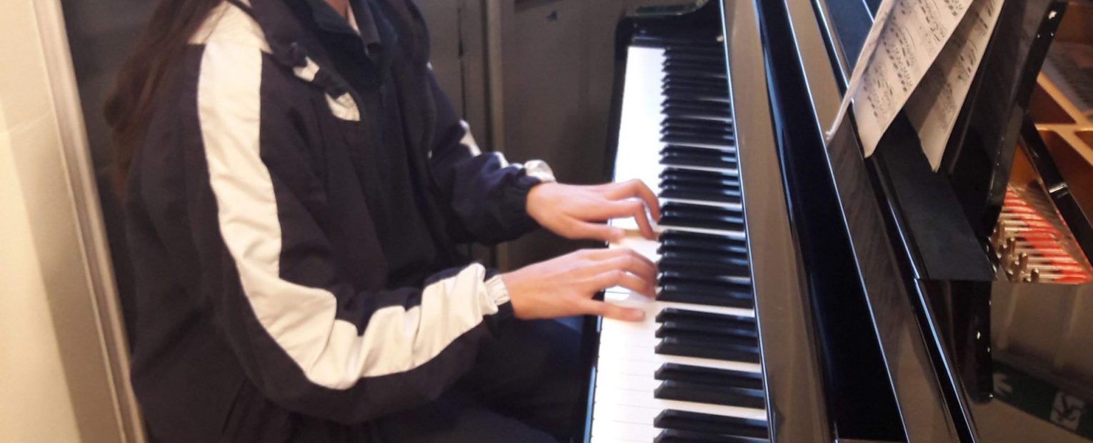 child playing the piano